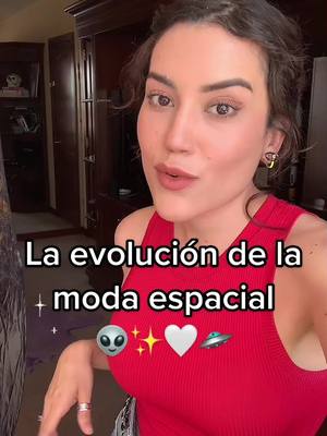 A post by @paloma.favela on TikTok caption: La evolución de la moda espacial 👽✨🛸 #Historiadelamoda #Fashionmonth #modaespacial #spacefashion #lecciondemoda