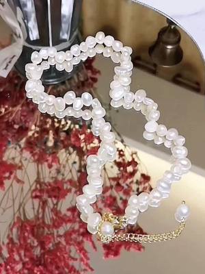 A post by @pearls.jewelry on TikTok caption: Fashion trend meat class Pearl Necklace