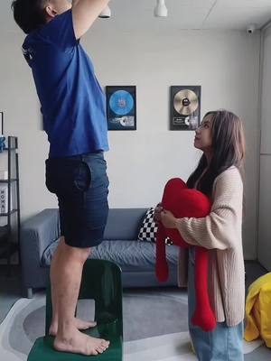 A post by @hubertyuzhe on TikTok caption: 太天真了 #fyp #viral