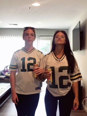 A post by @rachelmelin on TikTok caption: Fav time of year 😎 #gopackgo💚💛💚💛🧀🧀  @Amanda Clark 