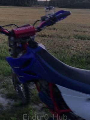 A post by @endur0_hub on TikTok caption: Yamaha🤤💙 ⚠️FAKE BODY⚠️#fyp #foryou #foryoupage #dontletthisflop #getmeontheforyoupage #yamaha #is #the #best #dirtbike #yamahaisthebest #bestdirtbike #bluedirtbike #blueyamaha #bluebike #motocross #enduro 