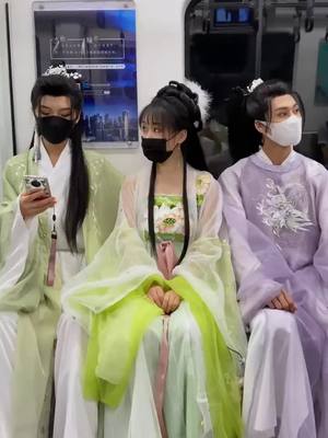 A post by @beautycn015 on TikTok caption: #hanfu #hanfugirl #hanfuboy #lovestory #subway #couple #heartbeat 