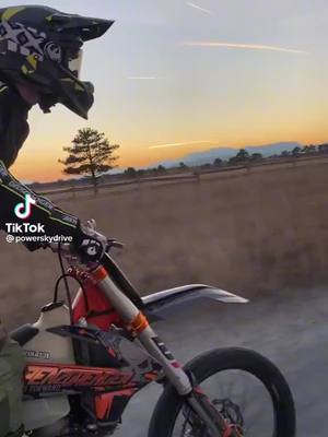 A post by @el1017d on TikTok caption: #motocross