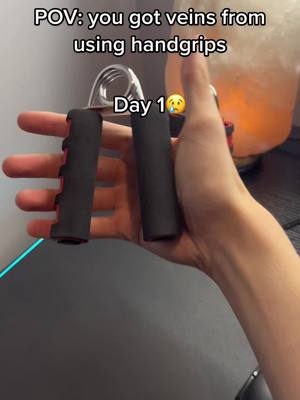 A post by @hand2grips on TikTok caption: Free Shipping Worldwide! #foryou #veins #gym #GymTok 