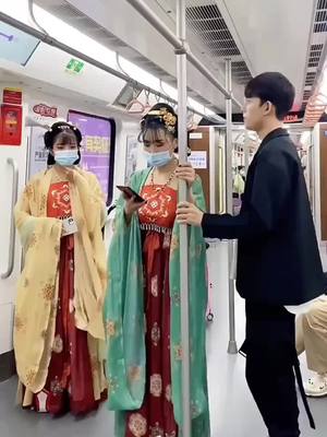 A post by @beautycn015 on TikTok caption: #subway #hanfugirl #flirting #hanfu 