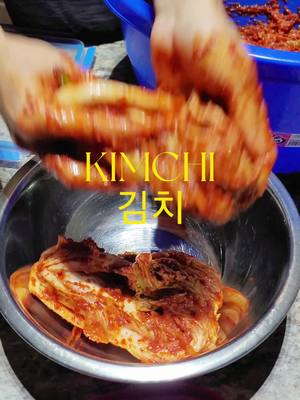 A post by @cinwaldo on TikTok caption: Ya me acostumbré a comer kimchi con todas las comidas 😻 #coreano#kimchi#korean#kimchirecipe#foodtiktok 