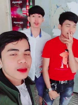 A post by @pozz__leu_zea on TikTok caption: Jak boy team😂🤍