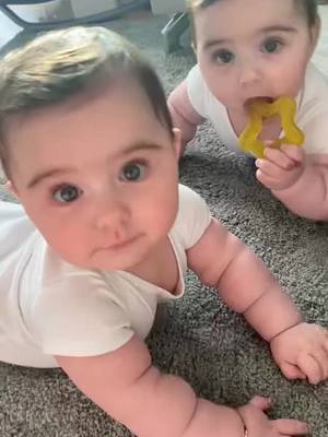 A post by @twinsbunaborea on TikTok caption: #babiesoftiktok #twinsisters #bunaborea #fypシ #viralvideo ♥️