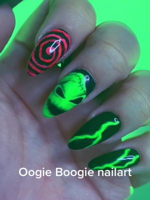 A post by @debi.senpai on TikTok caption: Disegno il tuo personaggio (anime,film,serie ecc)preferito 😎 SCRIVILO NEI COMMENTI!  📝  #TimBurton #oogieboogie #nailart #halloween 