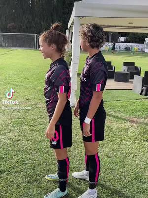 A post by @manuela_giugliano on TikTok caption: Andiamo ai gironi di champions 🏆#tiktokcalcio #mg10 #championsleague @Valentina Giacinti 