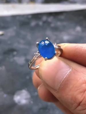 A post by @keseoma on TikTok caption: Make a diamond ring with beer bottle … #ring #diamond #beerbottle #handmade #DIY #craft #gift