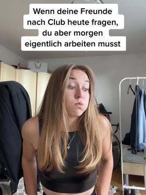 A post by @_kleinlara_ on TikTok caption: Wer würde trotzdem mit in Club gehen?😂