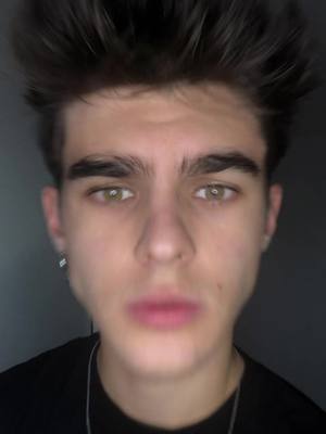 A post by @nolanmalley on TikTok caption: J’ai les yeux de quelle couleur ? 🤔#MimikMeme 