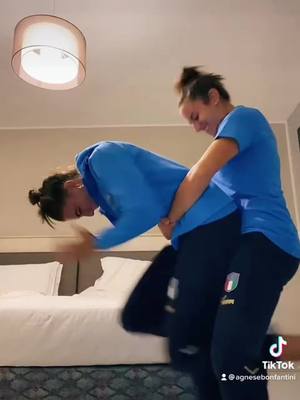 A post by @martilenzini on TikTok caption: … di corsa verso Italia-Brasile 🏃🏻‍♀️🇮🇹🇧🇷  @agnesebonfantini  #womensoccer #italy #azzurre 