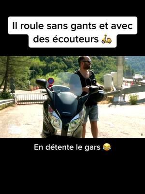 A post by @anikii58 on TikTok caption: #pourtoi #foryou #fyp #fy #fypシ #pt #moto #motor #gendarmerie #police #scooter #tiktok