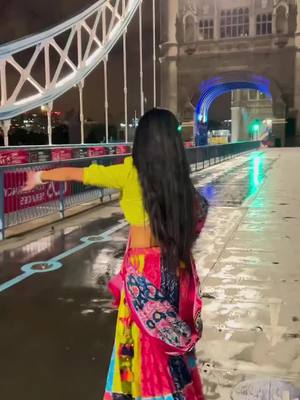 A post by @kinjalpatel7777 on TikTok caption: #krishnatnesodhetariradha #garba #navratri2022 #kinjalpatel7777 #gujju #uk #london #towerbridgelondon #dutewithkinju❤️