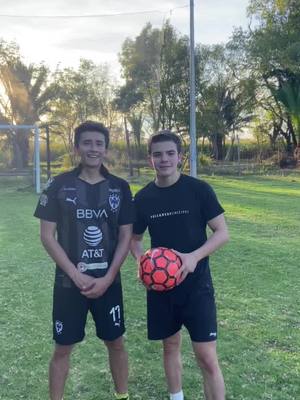 A post by @jano_martinezz on TikTok caption: Que dicen, ¿el último entro?🫢 Miércoles de futbol con los panas🥰 #Soccer #futbol #fyp #friends #jogabonito 