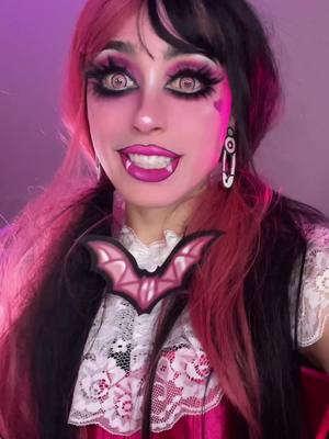 A post by @danimaracreative on TikTok caption: Draculaura- Monster High🦇💖    #halloween #monsterhigh #draculaura #halloweenmakeup 