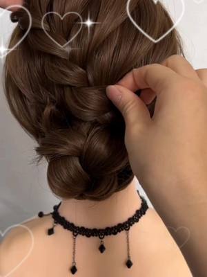 A post by @yuna.buch on TikTok caption: #schnellefrisur #easyhairstyles #haarfrisur #hairtutorial #partyhairstyle #eleganthairstyles