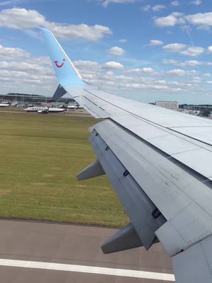 A post by @ts4v on TikTok caption: With the summer season drawing to a close here’s a summer evening at STN after the flight from Zante ✈️ #london #stansted #tui #737 #Summer #holiday #2022 #fyp #viral 