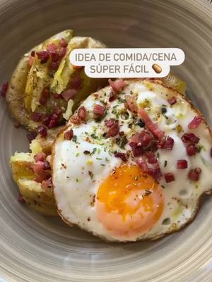 A post by @pruebaestasrecetas on TikTok caption: Conocías esta receta 👩🏽‍🍳 #huevos #patatas #jamon #huevosestrellados #recetasfaciles #ideadecenarapida 