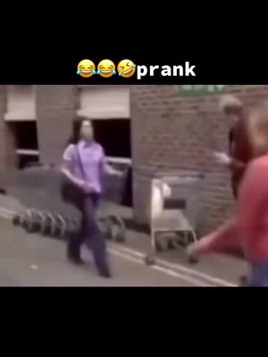 A post by @hopeyourhappyly on TikTok caption: #prank #funny 