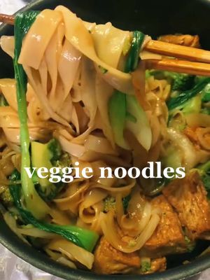 A post by @thugnhy on TikTok caption: easy veggie noodles #recette #food #noodles #veggie #tofu