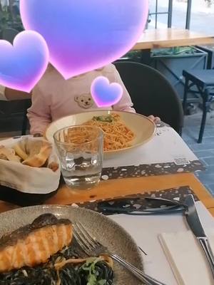 A post by @stefanoskappas775 on TikTok caption: Schön Mittagessen auf kreta Guten Appetit #grichenland #familie #loveyou