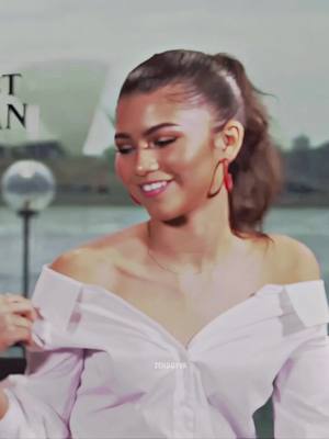 A post by @zendqyya on TikTok caption: <3 { #zendaya #zendayaedit #zendayacoleman #foryou #foryourpage #foryoupage #fy #fyp #fypシ #blowthisup #blowup #blowitup #dontletthisflop 