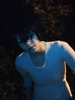 A post by @_yuu_cos on TikTok caption: #lawlietcosplay #yuu_cos #fy #cosplay #manga #Anime #deathnote #lawliet #L