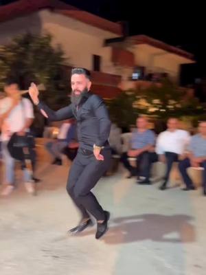 A post by @momolino87 on TikTok caption: #arab #dance 