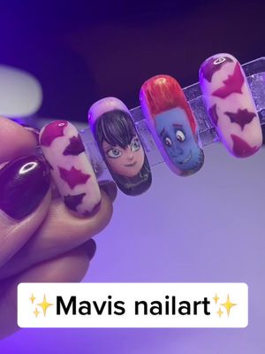 A post by @debi.senpai on TikTok caption: Risposta a @Simona. Scrivi nei commenti un personaggio di film, anime,serie ecc. e io proverò a disegnarlo 💪😎   #hoteltransylvania #mavisnailart #cartoonnailart #mavis #halloweennailart 