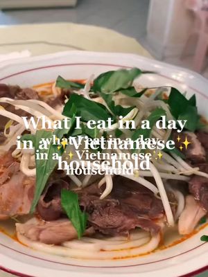 A post by @thugnhy on TikTok caption: et vous avez mangé quoi ce week-end? 🤓  #vietnam #whatieat #bunbohue #thitkho #pho #chè