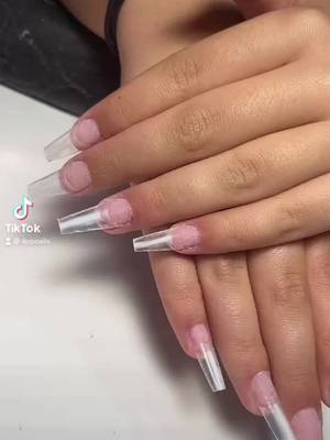 A post by @mariian_vlc on TikTok caption: @Llopnails me tiene enamorada!!♥️ #parati #fyp #uñas💅 #uñasacrilicas #uñasdecoradas 