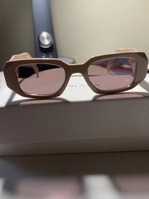 A post by @giuliantoo on TikTok caption: #perte #fyp #prada #sunglasses #symbole