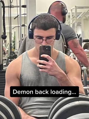 A post by @velvetboiiiiiii on TikTok caption: #greenscreen #gym #GymTok #perte 