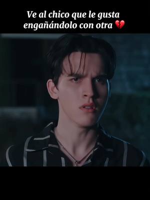 A post by @bl.boysloveedit on TikTok caption: Lo siento, pero sí me emocioné cuando Mangkor los vio besándose… para que sepa lo que duele cuando ves a la persona que te gusta con otro 💔 #bl #parati #bigdragontheseries #fyp #boyslove #thaibl #mangkornyai #mosisbanky #raikantopeni #yaoi #bigdragonep5 #thaidrama #blthai 