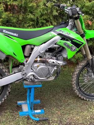 A post by @jessicavilleneuve95 on TikTok caption: #kx250f #newbike #2023 #fypシ #clean 