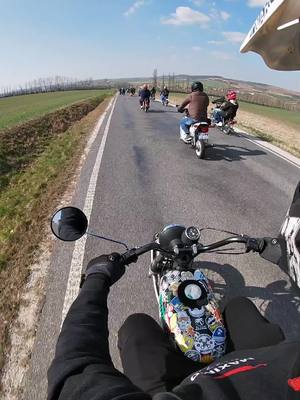 A post by @_2takt.jonas_ on TikTok caption: #lasstesviralegehen #ostblechliebe #simsons51 #ossimoped #ausfahrt #fyp #ifa #ossi #bike #ostblechbude #simsonverrückt #simsonpower #mopedzeit #fürdich #foryou #pluswegmachen #simsonleben #badsulza #ihrseiddiebesten💛 