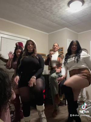 A post by @silva_charlene on TikTok caption: Thanksgiving adelantado!🥰 #lascha #hermanas #somos4 @rauwalejandro #punto40 @Cha Silva @charmay.silva @charybel12 