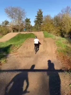 A post by @david.mtbdh on TikTok caption: Train mit @Picoooo/Jonah und @Luis #derfreerider