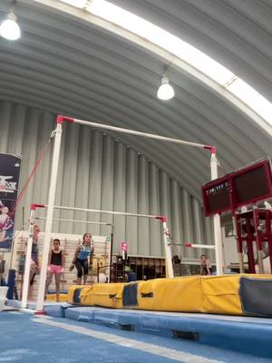 A post by @esme.gymnastics0 on TikTok caption: #parati #4u #barras @TikTok 