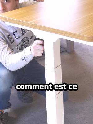 A post by @izifac_ on TikTok caption: Comment fonctionne un #bureau assis debout ? 🧐#maker #standingdesk #ingénieur #assisdebout