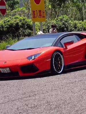 A post by @liyaoli238 on TikTok caption: #superrun #lamborghini