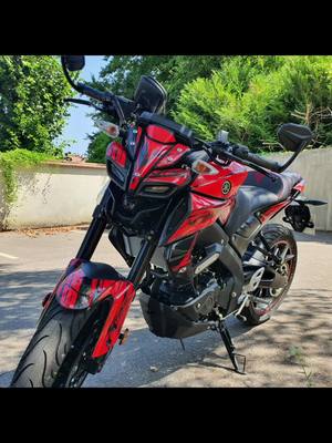 A post by @lafilleauxcheveuxrouges on TikTok caption: #pourtoi #motarde #moto #MT125 #yamaha #motard #125 #lesmeulesdu02etalentours #CapCut