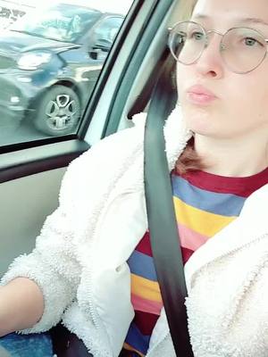 A post by @ioanapetronela95 on TikTok caption: Sper să nu vină Vulpița🤣🤣🤣🤣 #foryoupage #romania🇷🇴 