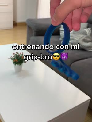 A post by @grip.bro on TikTok caption: Entrenando 7 dias con GRIP-BRO 70%OFF Link en bio #gym #parati #españa #entrenamiento #fyp #blackfriday #gymbro 