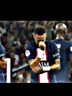 A post by @nostrote_ on TikTok caption: #CapCut la trend marche 🤔 #pourtoi #foryou #memes #football #neymar #dance #trend #psg 