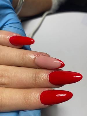 A post by @luciamimmo8 on TikTok caption: 🌹#nailstranstions #red #christmasnails