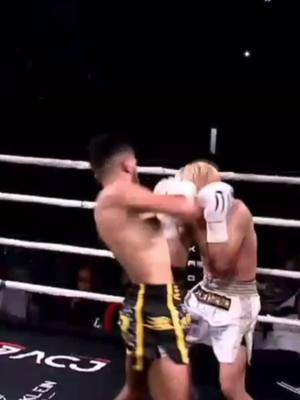 A post by @mcsextreme on TikTok caption: Oh l’énorme KO #fight #fighter #ko #fyp #pourtoi 